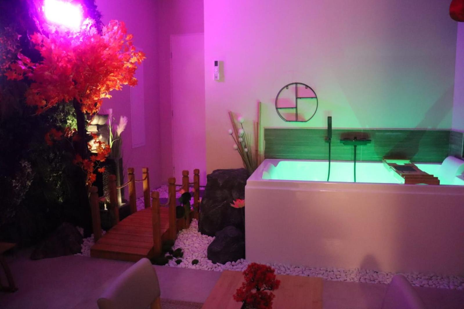 Loveroom Japon Avec Balneotherapie Toulon Exterior photo