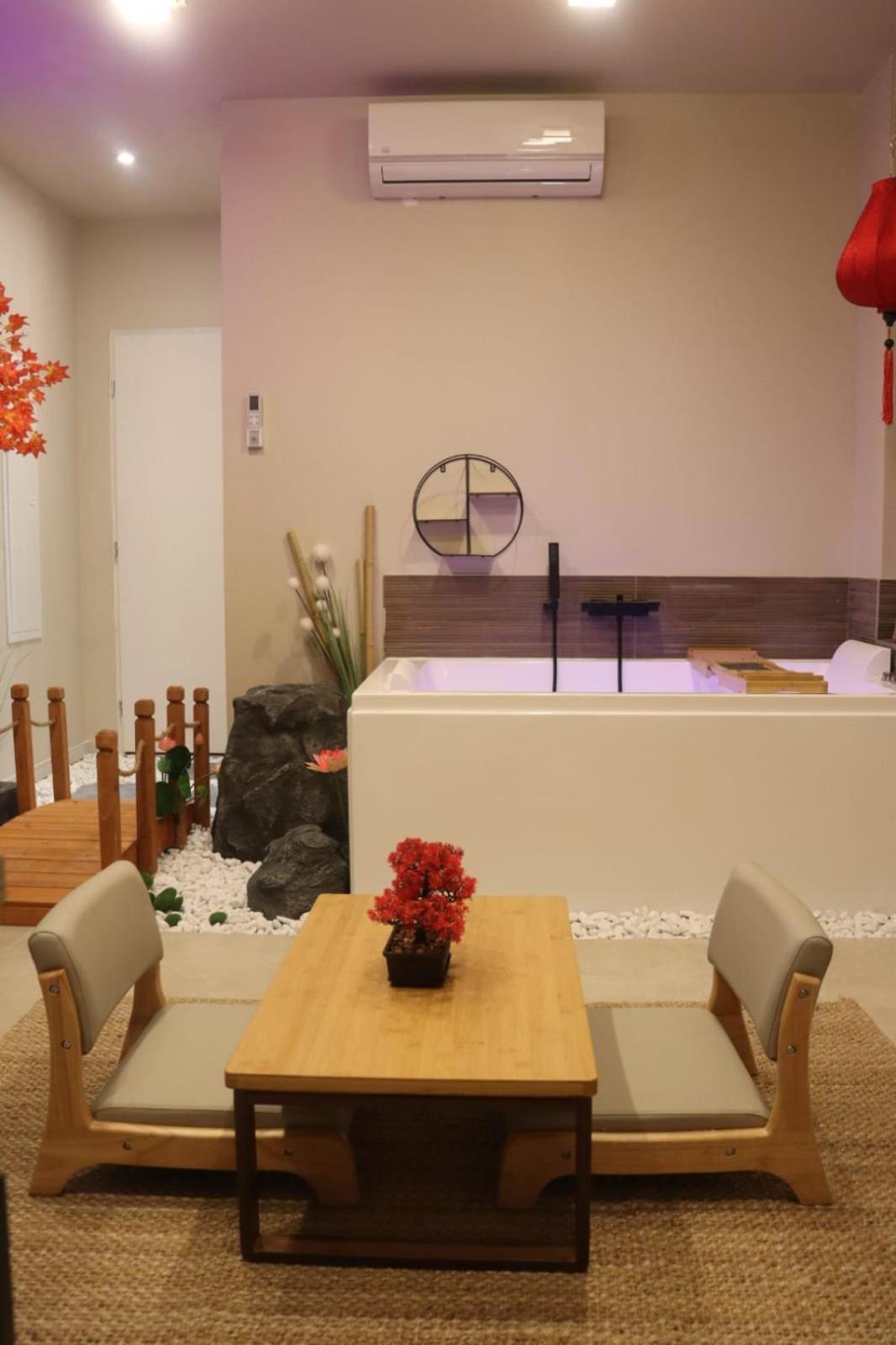 Loveroom Japon Avec Balneotherapie Toulon Exterior photo