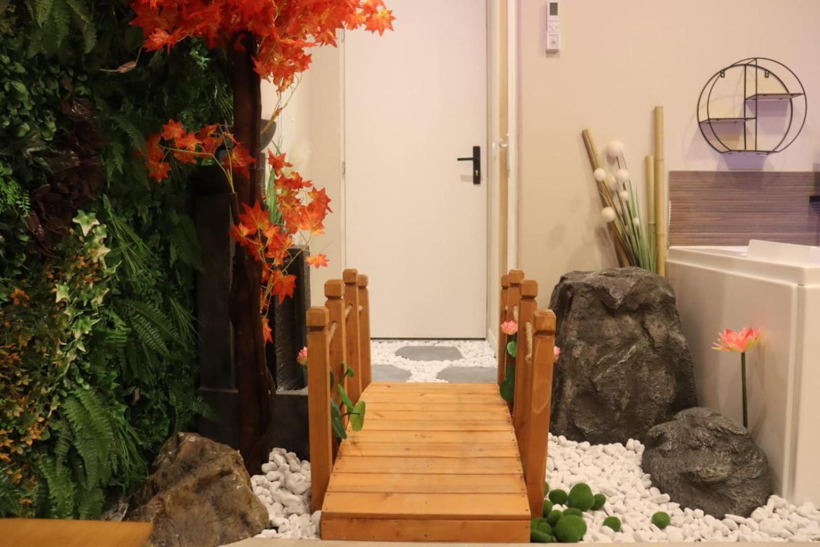 Loveroom Japon Avec Balneotherapie Toulon Exterior photo